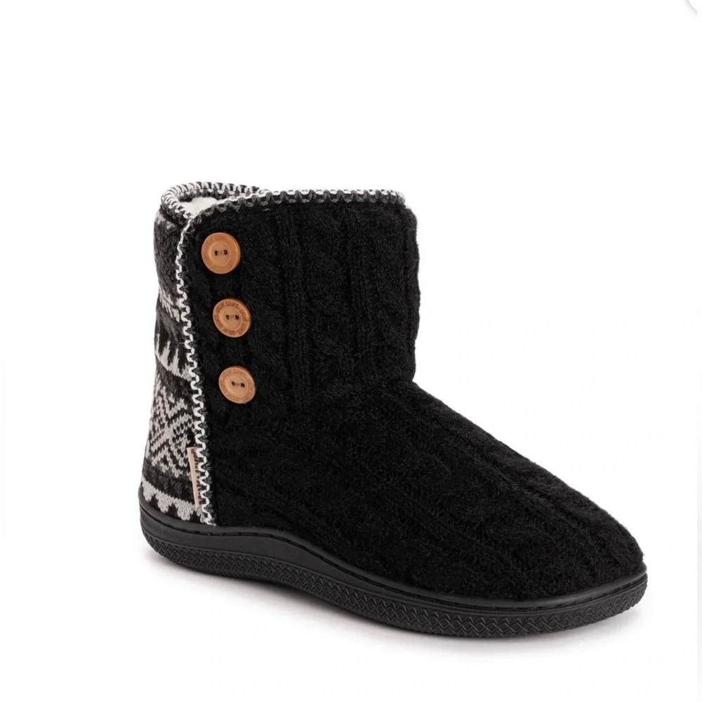 NWT MUK LUKS Cabin Slipper Booties Women’s Size 5/6 Black Nordic Sherpa Lined